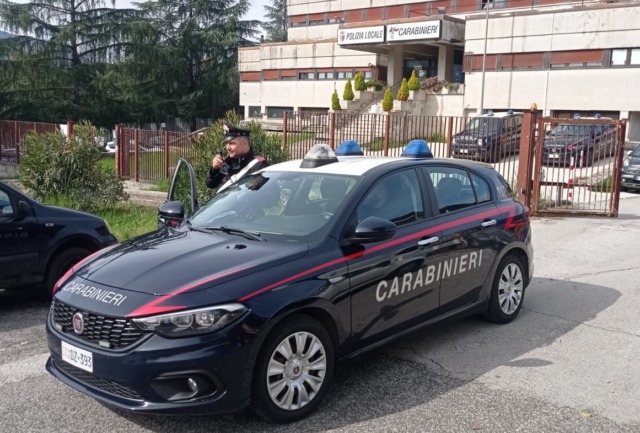 Arrestato un 55enne dopo l’aggressione a moglie e figlia