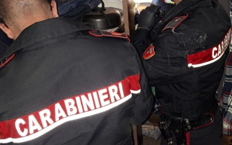 Controlli dei carabinieri: 100 persone identificate e multe per ubriachezza