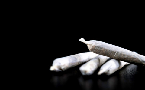 Arrestato 20enne con cocaina e hashish in casa