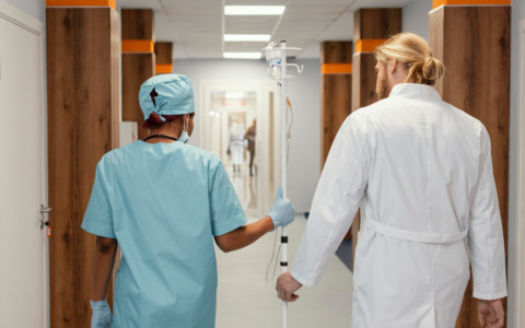 Donna in ospedale per shock anafilattico dopo gelato, chiuso locale