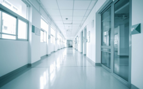 Ricoveri neonati per virus respiratorio sinciziale in Brianza: -75% grazie ai vaccini