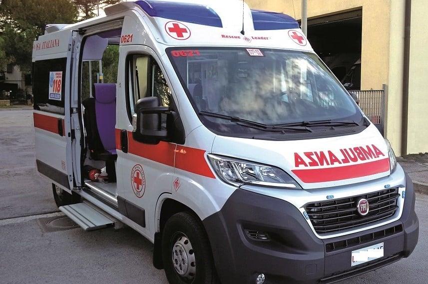 Un eroe salva un ragazzo di 16 anni da annegamento al lago