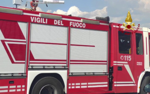 Fiamme in un locale sopra la biglietteria