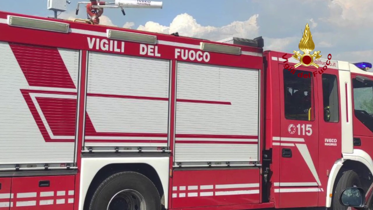 Fiamme in un locale sopra la biglietteria
