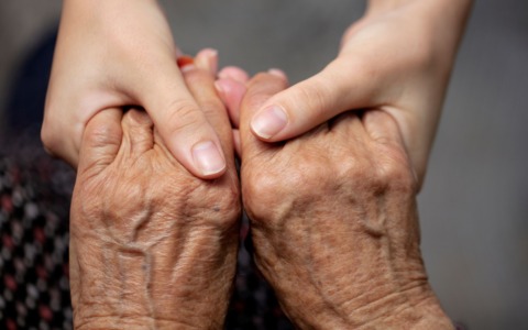 Assistenza agli anziani, costi insostenibili a Monza