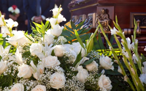 A Monza il funerale laico senza chiesa: costi e modalità